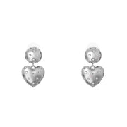 Orecchini a perno a forma di cuore in argento S925 con ago.