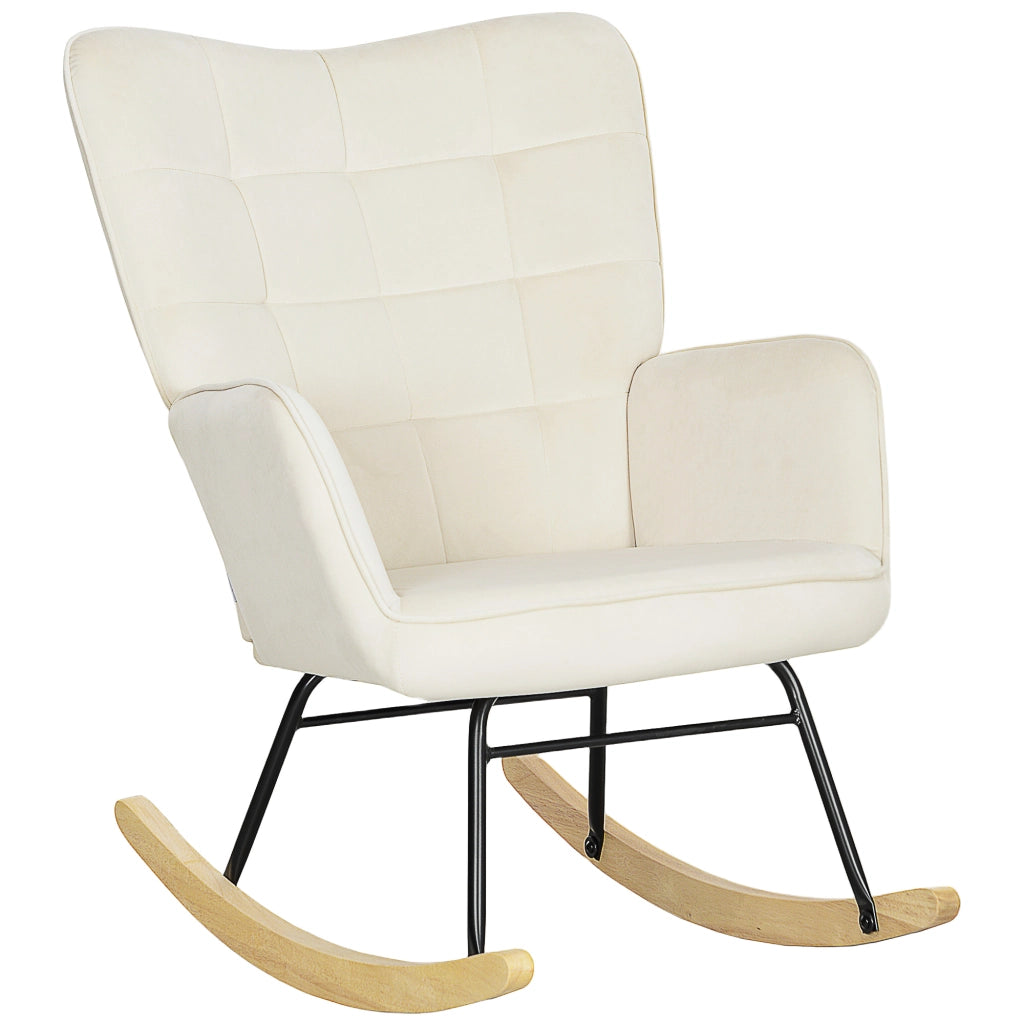 Poltrona a dondolo in velluto con braccioli, schienale alto imbottito e base in legno di faggio beige per relax