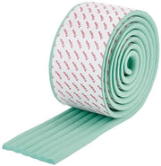 Tappetino per scala a pile - Copertura autoadesiva per scala - Verde chiaro - Protezioni angolari comode - Adatto per scalini - 2 m di lunghezza