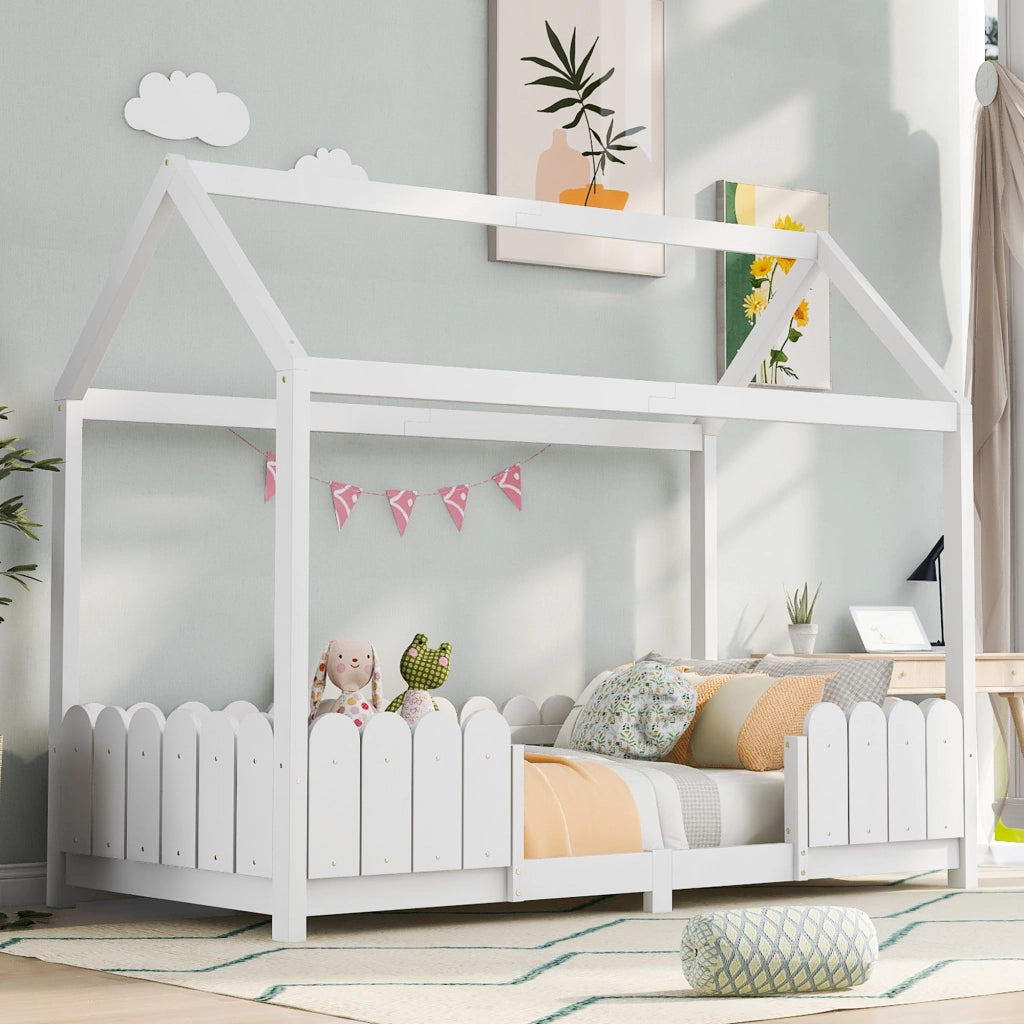 Letto a casa 90x200 cm bianco in legno massello con protezione anticasco e rete a doghe