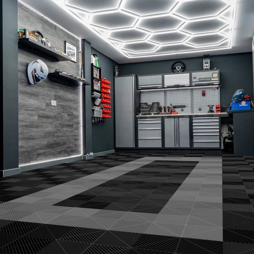 Piastrelle ventilate nere e grigie 3,2m x 6m per garage e officine, antiscivolo.