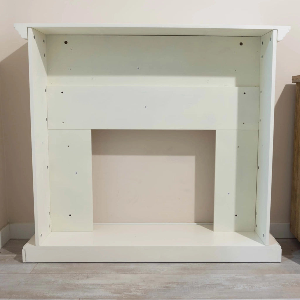 Sined Cornice Camino Caldera Bianco Made In Europe Per Inserto Elettrico Caminetto Vulcano Da 60 Cm o Bruciatore Ispica Da 75 Cm Design Classico Senza Tempo