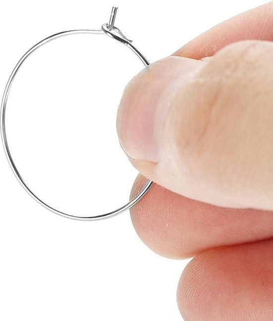 Orecchino rotondo con anello a forma di calice in stile vittorioiano - regalo per amica o promessa sposa