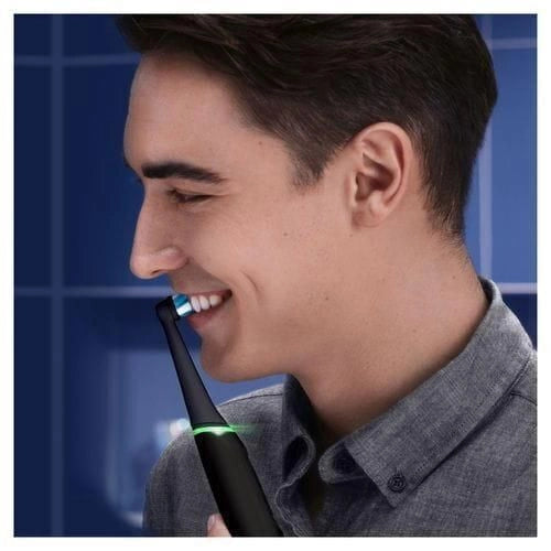 Oral-B iO - 6 - Spazzolino Elettrico Ricaricabile Nero Lava con Custodia da Viaggio
