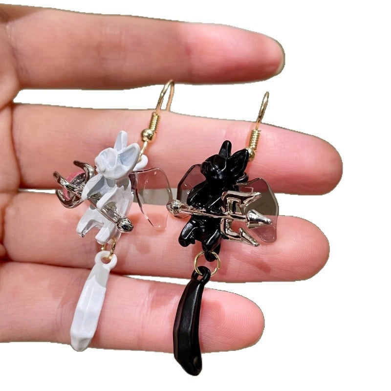 Simpatici orecchini a gancio asimmetrici a forma di orecchie di gattino in bianco e nero, piccoli orecchini a forma di angelo gatto (versione AB).