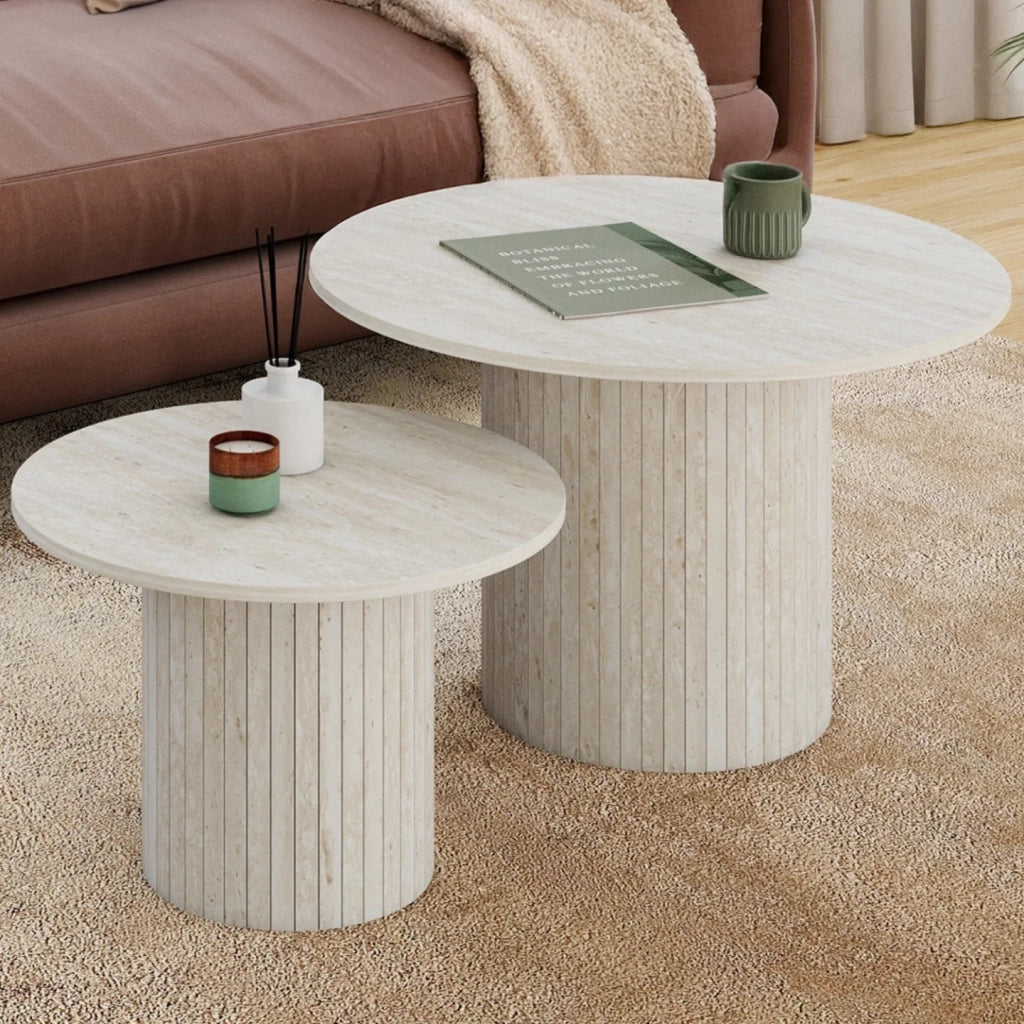 IDMarket - Set di 2 tavolini tondi JULIETTE 50/70 con effetto doghe in travertino