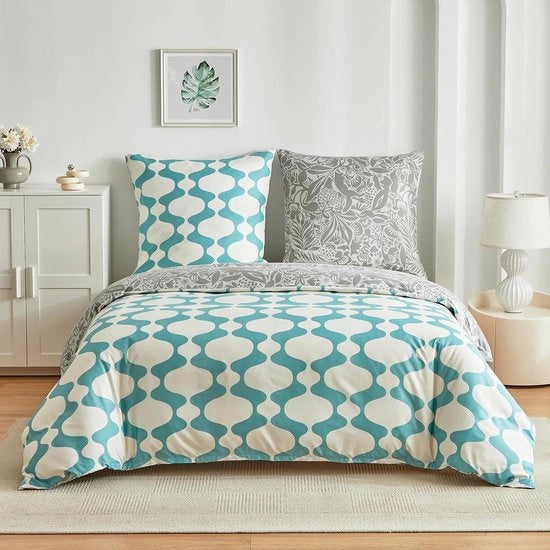 Set di coperte da letto, 3 pezzi (coperta da letto 200 x 200 cm & 2 cuscini 80 x 80 cm) con disegno di foglie grigie e foglie verdi biancastre in stile abstract - di microfibra respirante - coperta da letto leggera e soffice