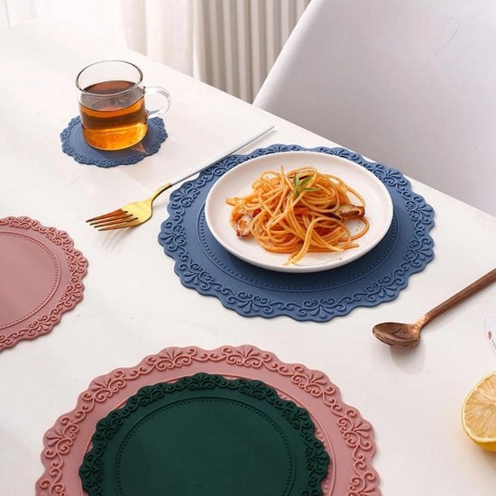 Piastrelle in silicone - rotonde - lavabili e impermeabili - antiscivolo - 5 pezzi - adatte per tavolo da pranzo e cucina - colore rosso.
