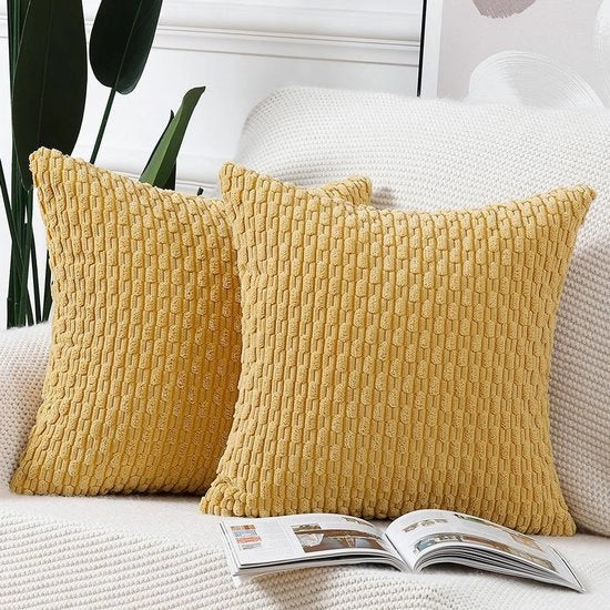 Set di 2 Cuscini Decorativi in Corduroy 40x40 cm - Cuscini morbidi per Divano e Camera da Letto - Giallo