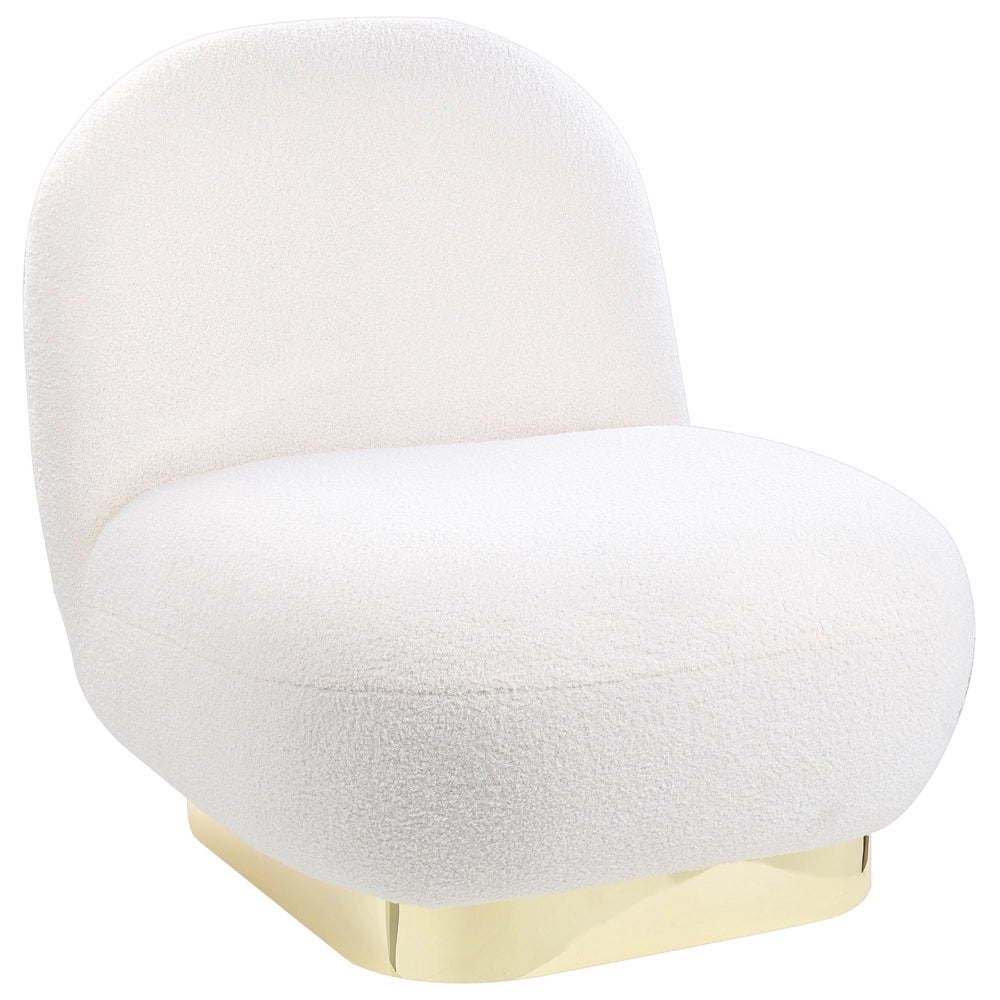 Poltrona bianca in tessuto bouclé con base color oro stile contemporaneo moderno soggiorno camera da letto