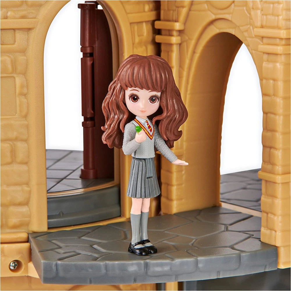 Trade Shop - Castello Di Hogwarts Harry Potter Con 12 Accessori Luci E Suoni Bambola Hermione -