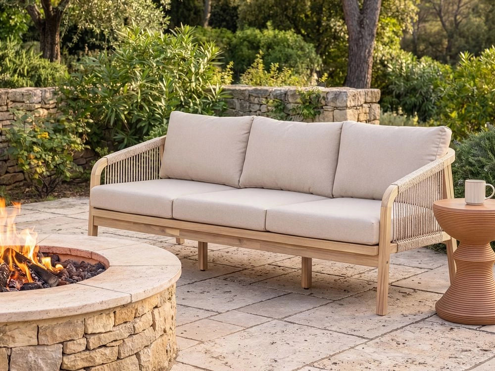 Divano da giardino a 3 posti in legno di acacia chiaro con cuscini imbottiti beige chiaro, struttura a doghe, per terrazza, stile moderno