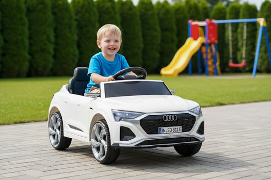 Macchina Elettrica per Bambini Licenza Ufficiale Audi SQ8 12V 4,5Ah Bianco