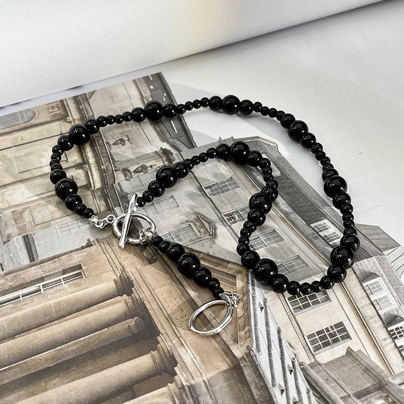 Collana fatta a mano con perline di vetro nero, regalo di Natale o di compleanno.
