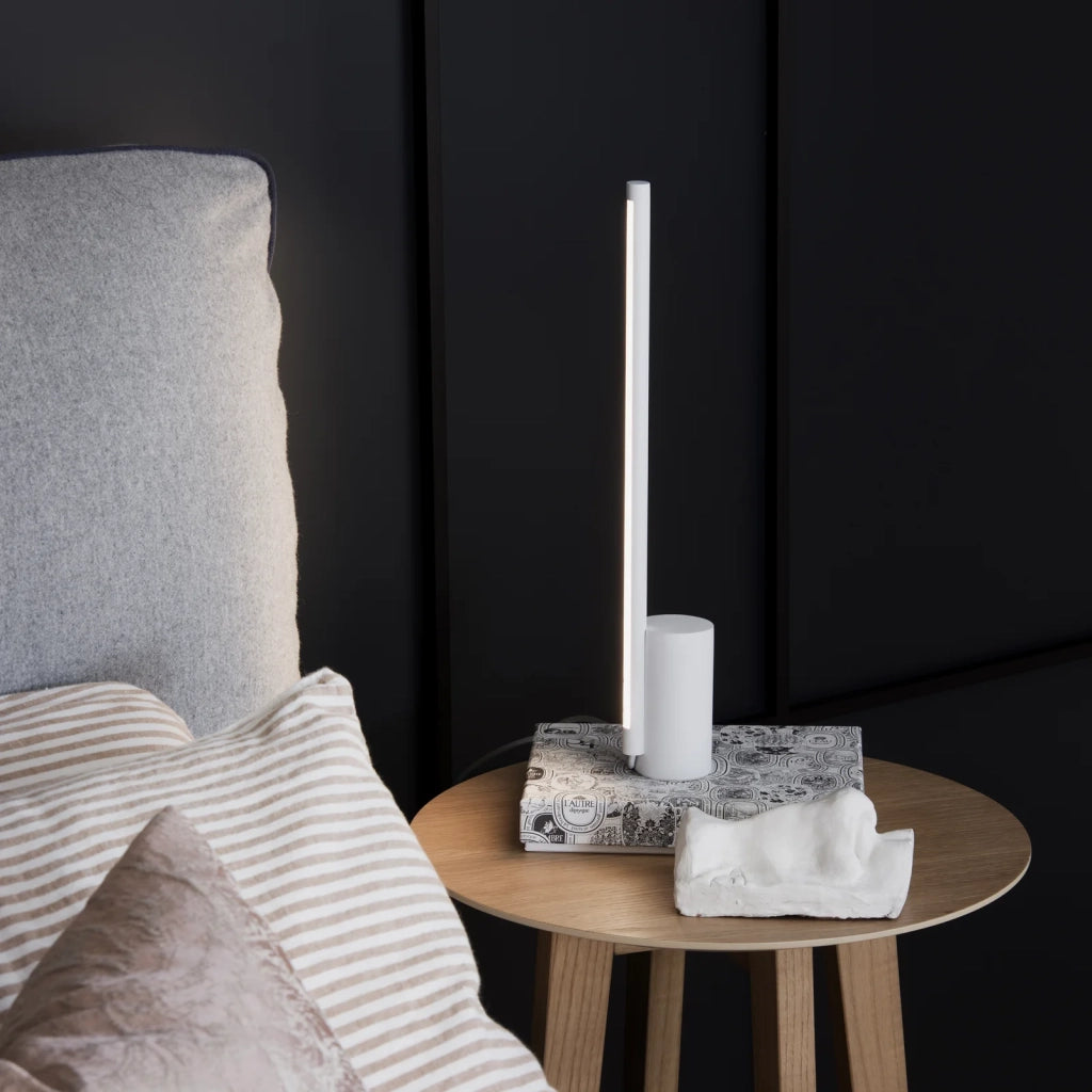 Lampada Da Tavolo Essence 1 Luce Led Integrato Bianca
