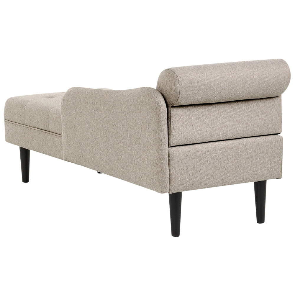 Chaise longue sinistra in tessuto beige imbottita con cuscino facile da pulire, gambe in legno, soggiorno moderno