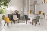 E-STYLO Sedia da pranzo in tessuto beige con gambe e struttura in massello di noce, 62cm X 49.5cm H. 87cm.