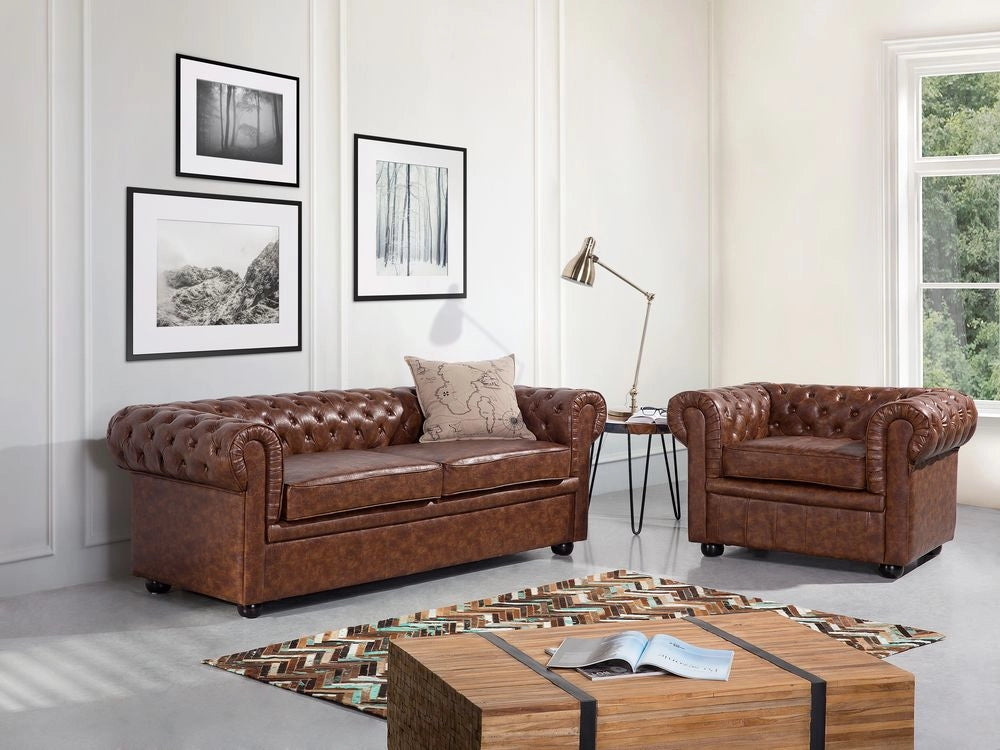 Divano Chesterfield Marrone Ecopelle Gambe Nere 3 Posti in stile moderno