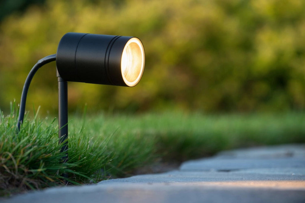 Lampada da esterno Lucide ARNE-LED nera GU10 5W 2700K IP44