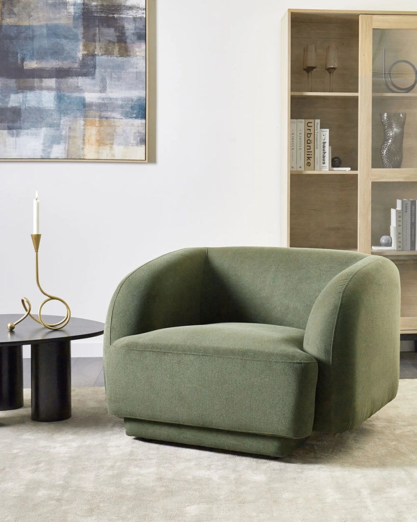 Poltrona in tessuto verde stile retro glam art decor con braccioli