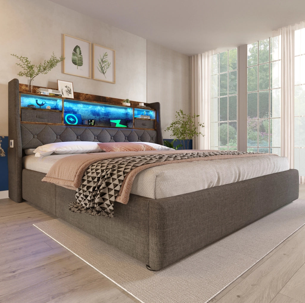 Letto imbottito grigio 140x200 cm con contenitore, LED e prese di ricarica