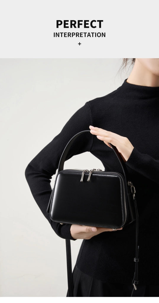 Borsa a tracolla in vera pelle, graziosa e con tracolla lunga, colore nero.
