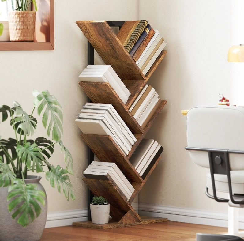 Libreria stretta a forma di albero con 7 ripiani
