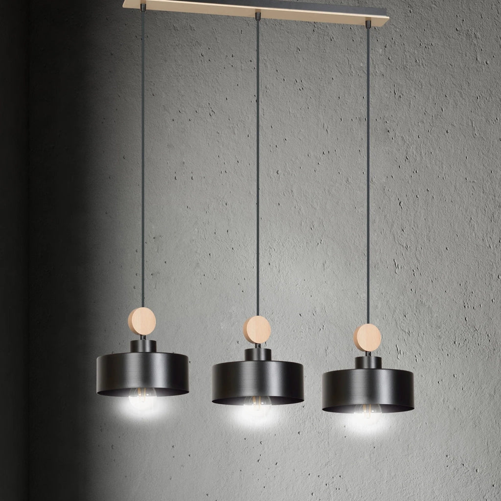 Lampadario 3 Luci Zhurong In Acciaio Nero E Paralumi Con Legno Naturale