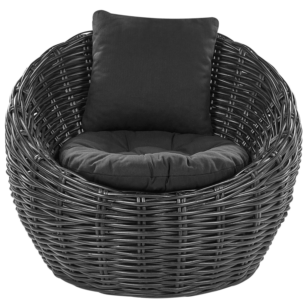 Poltrona da esterno in rattan nero con seduta ampia e cuscino giardino bordo piscina terrazza