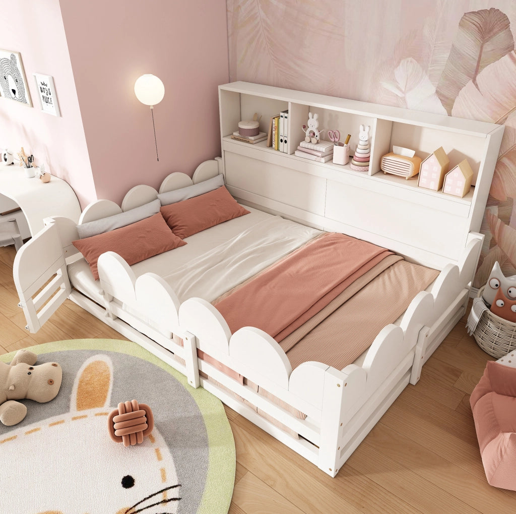 Letto a pavimento per bambini 140x190 cm bianco con barriera, porta e scaffale