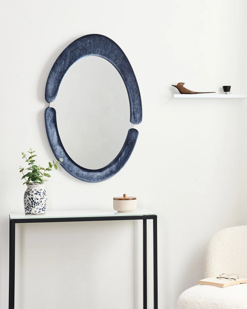 Specchio da parete in MDF blu scuro con cornice in vetro 53 x 89 cm Forma irregolare Decorativo a parete Pezzo d'arredo Stile moderno