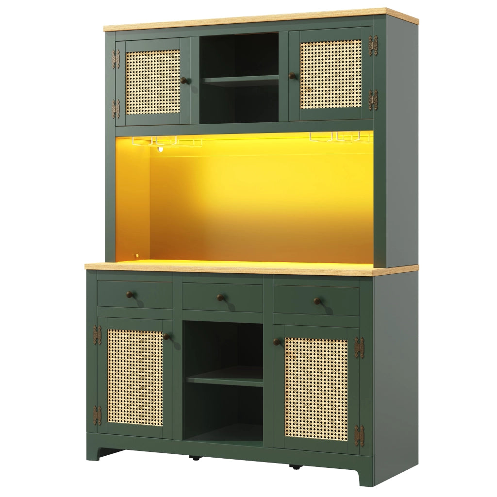 Credenza alta con LED e ante in PE rattan, ripiani regolabili e cassetti, per cucina e soggiorno, verde antico