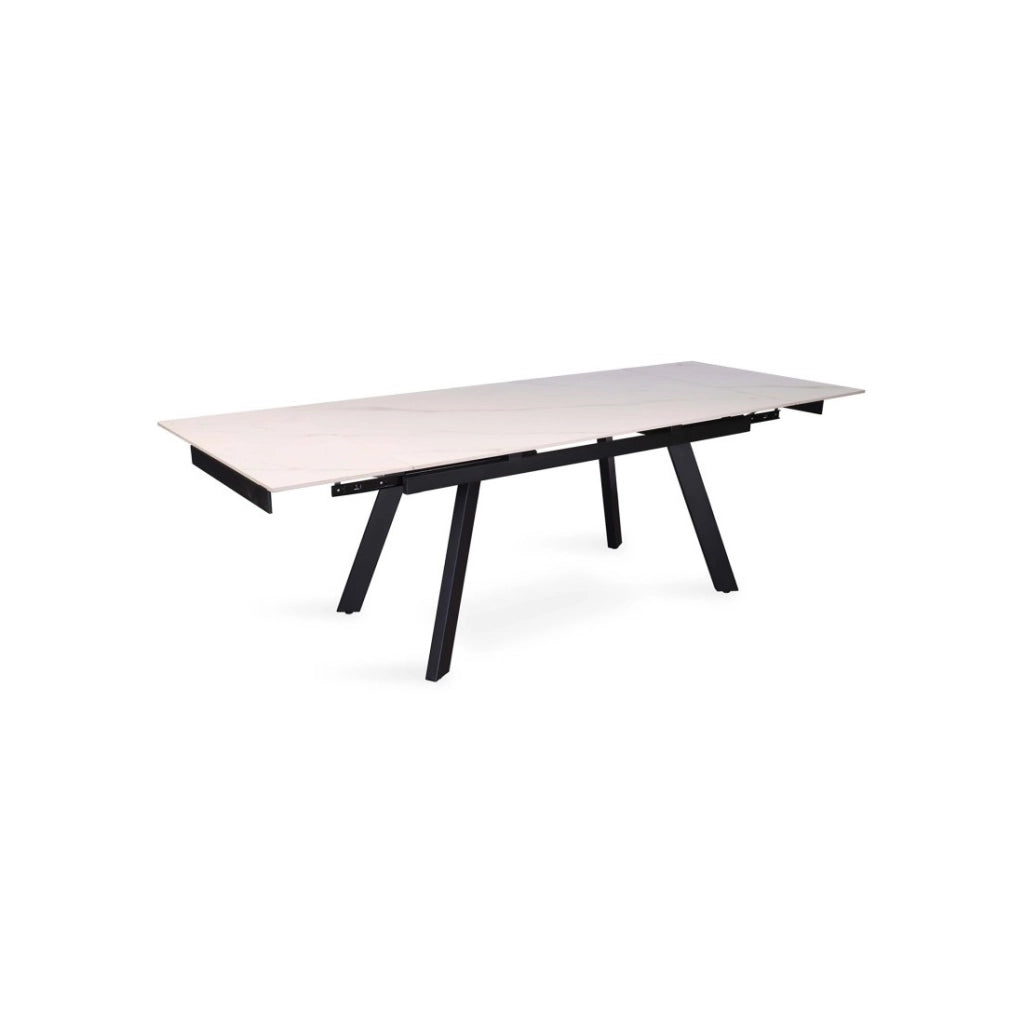 Tavolo da pranzo allungabile per 10 persone con piano in pietra bianca, collezione LAROS. Struttura in metallo.