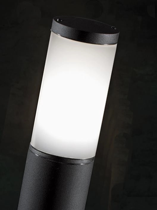 Palo in Alluminio Pressofuso con Diffusore Opalino - Altezza 180mm, Diametro 60mm, IP43 nero