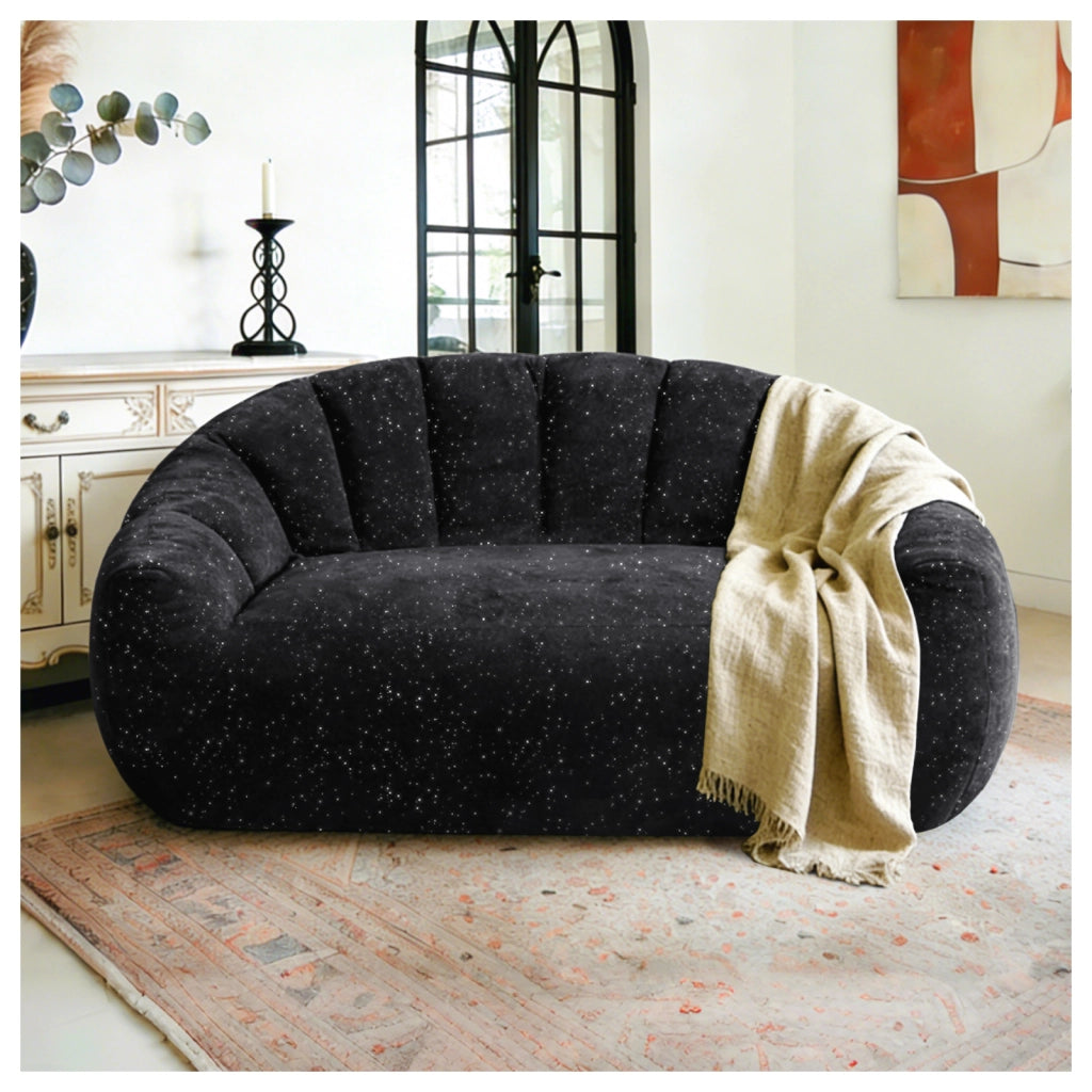 Divano diritto scultoreo con schienale a onda e comfort ergonomico per salotto moderno in flanella nera
