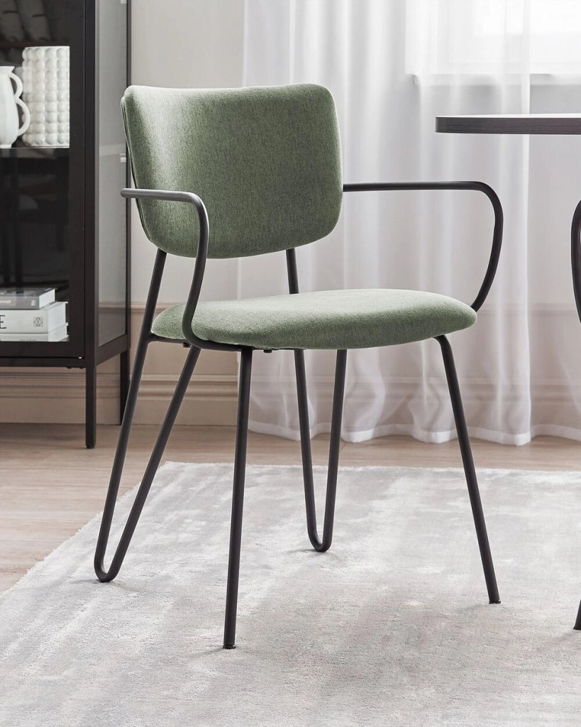 Set di 2 sedie da pranzo Rivestimento in tessuto strutturale in poliestere verde scuro Gambe in metallo nero Schienale curvo senza braccioli Design moderno e contemporaneo