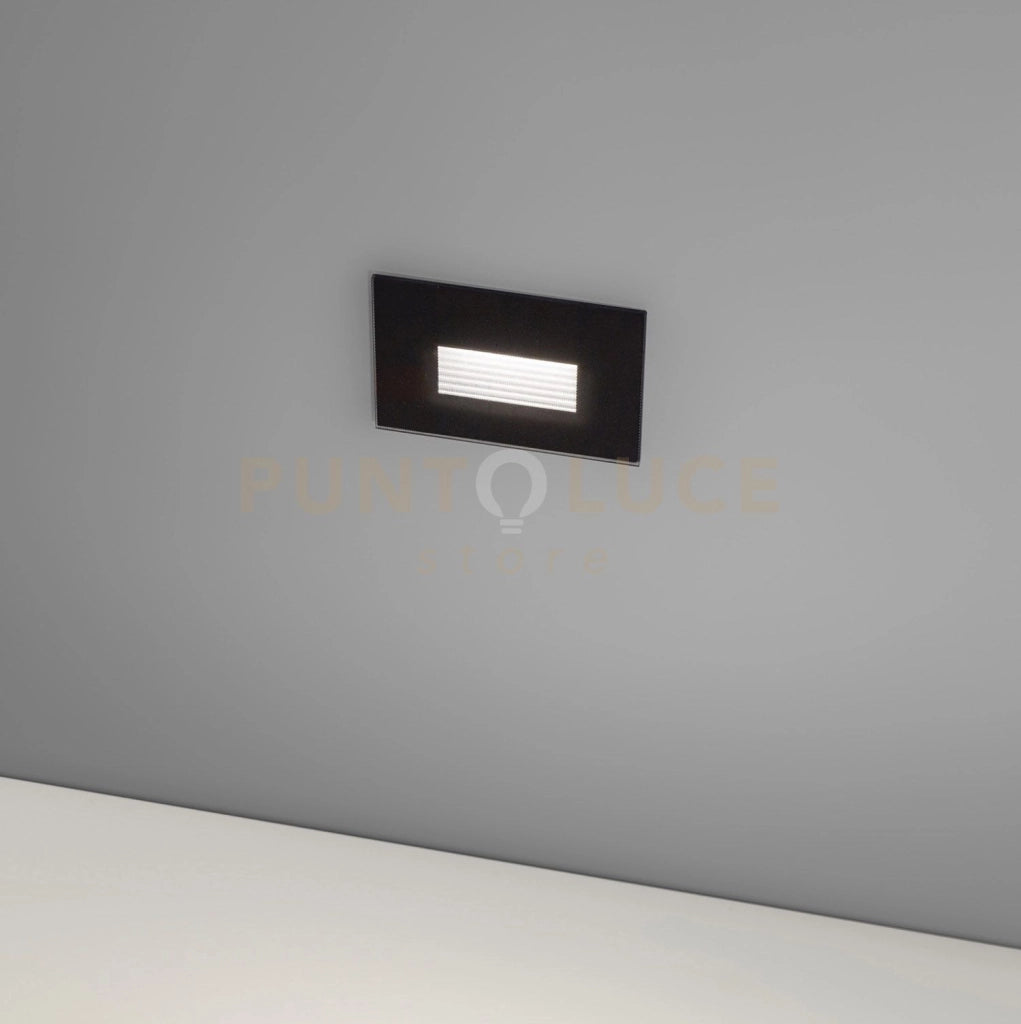 GES2051- SEGNAPASSI IN ALLUMINIO  NERO E VETRO IP66 LED 3000-4000-6000K 320-400-380LM 4,5W