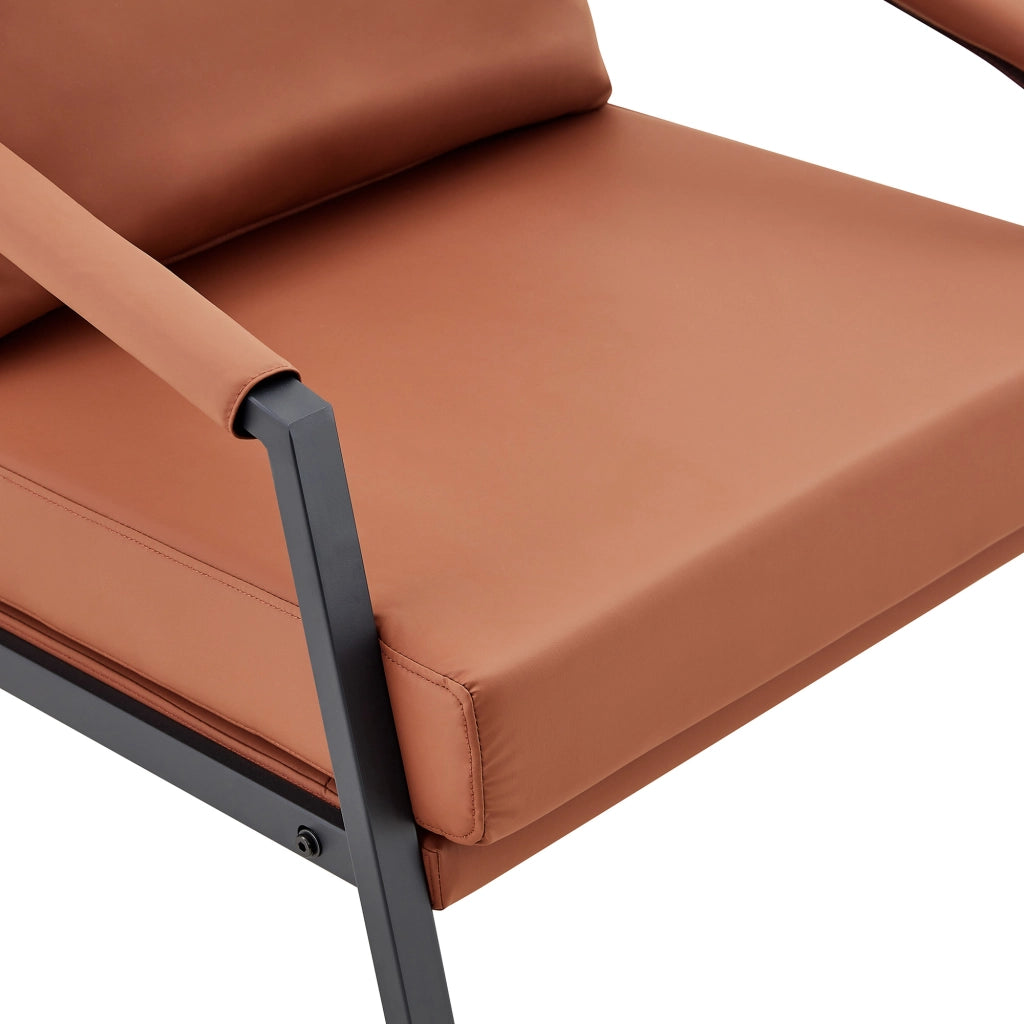 Poltrona moderna in similpelle marrone con struttura in metallo nero, stile industriale
