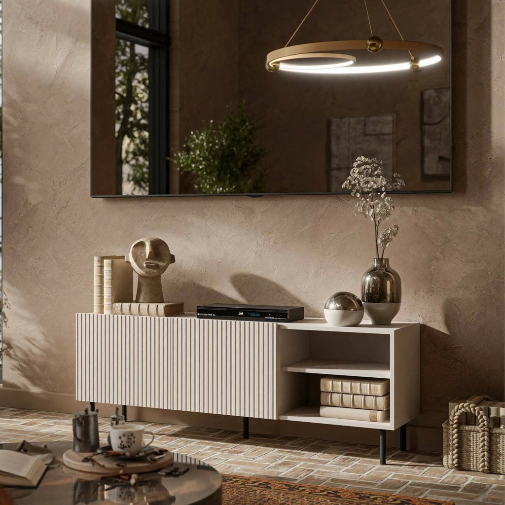 Mobile porta TV Molini, Madia da salotto con quattro ante battenti, Rialzato da terra, 150x42 h52 cm, Beige