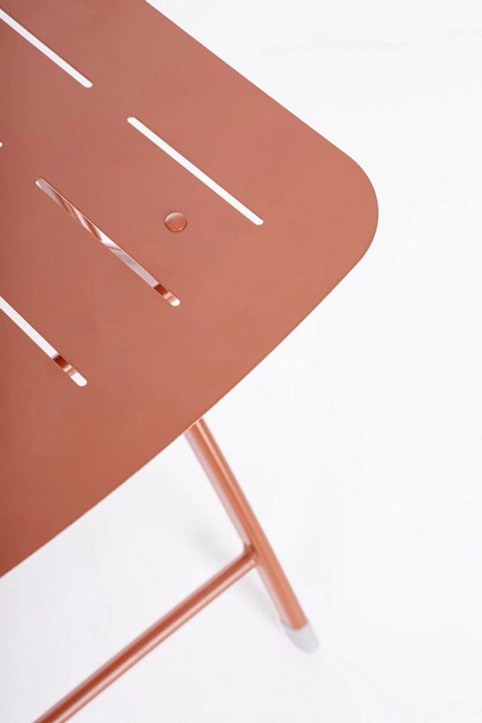 Set 3 Pezzi Bistrot da Giardino con Tavolo e 2 Sedie in Acciaio Yvonne Terracotta
