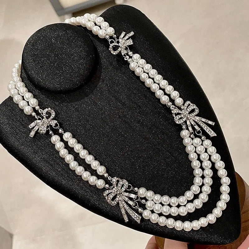 Collana con fiocco di perle fatta a mano: ciondolo vintage multistrato con diamanti