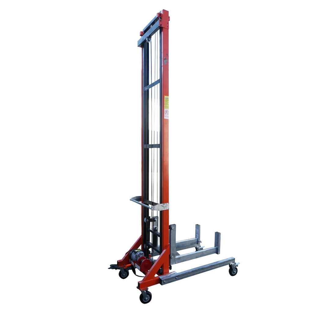 Elevatore elettrico per materiali edili, altezza massima 6 m, portata 265 kg con telecomando.