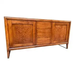 Credenza spillo in legno 2 ante 3 cassetti noce Bassano con rilievo