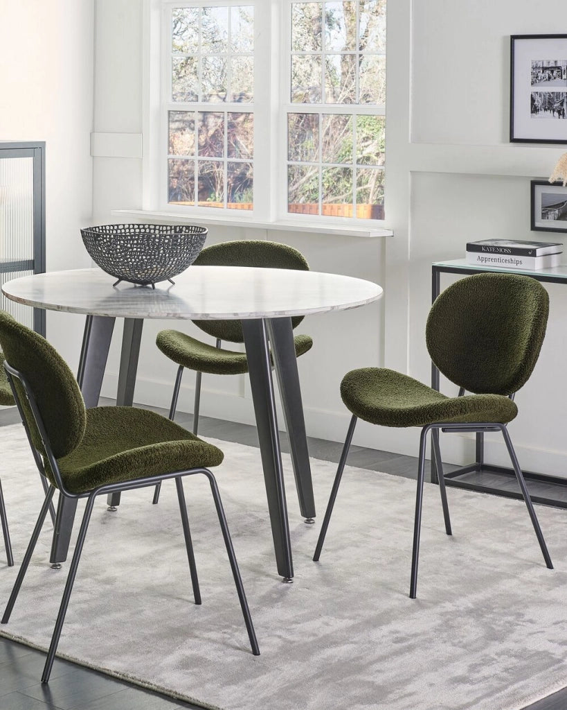 Set di 2 sedie da pranzo Verde Scuro con gambe senza braccioli Bouclè PU Gambe in ferro nero Design contemporaneo e retrò Sedute per la sala da pranzo