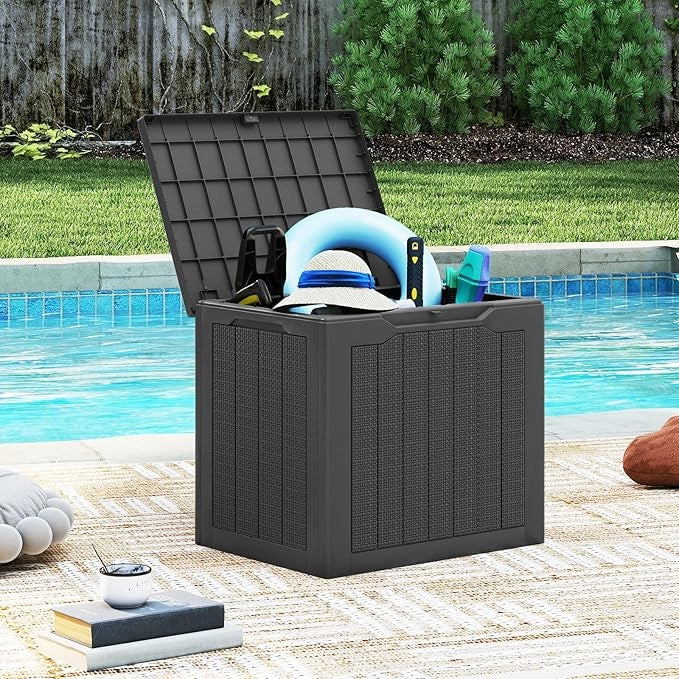 Baule da Esterno 96 L, Cassapanca Contenitore con Coperchio Bloccabile e Tessitura in Vimini, per Giardino e Cortile, 56 x 41 x 50,5 cm (Nero)