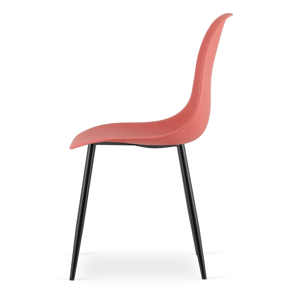Sedia scandinava WAT color cinabro con gambe nere