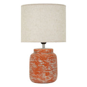 Lampada da tavolo con base in ceramica arancione e paralume in tessuto