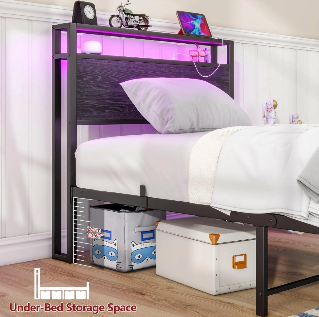 Letto singolo 90x200 cm con testiera a 2 ripiani; USB e presa; MDF e metallo nero