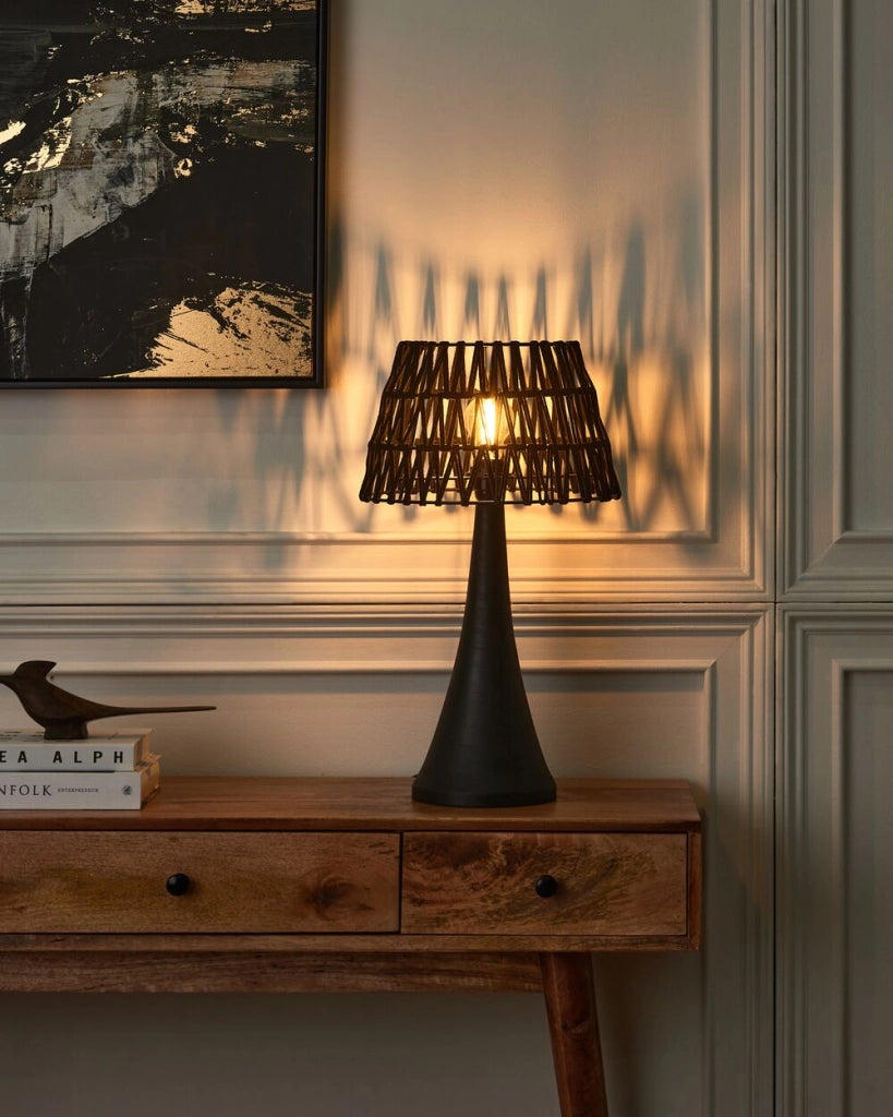 Lampada da tavolo a stelo con paralume in tessuto e base in in metallo nero Design moderno Accessori per la casa Soggiorno