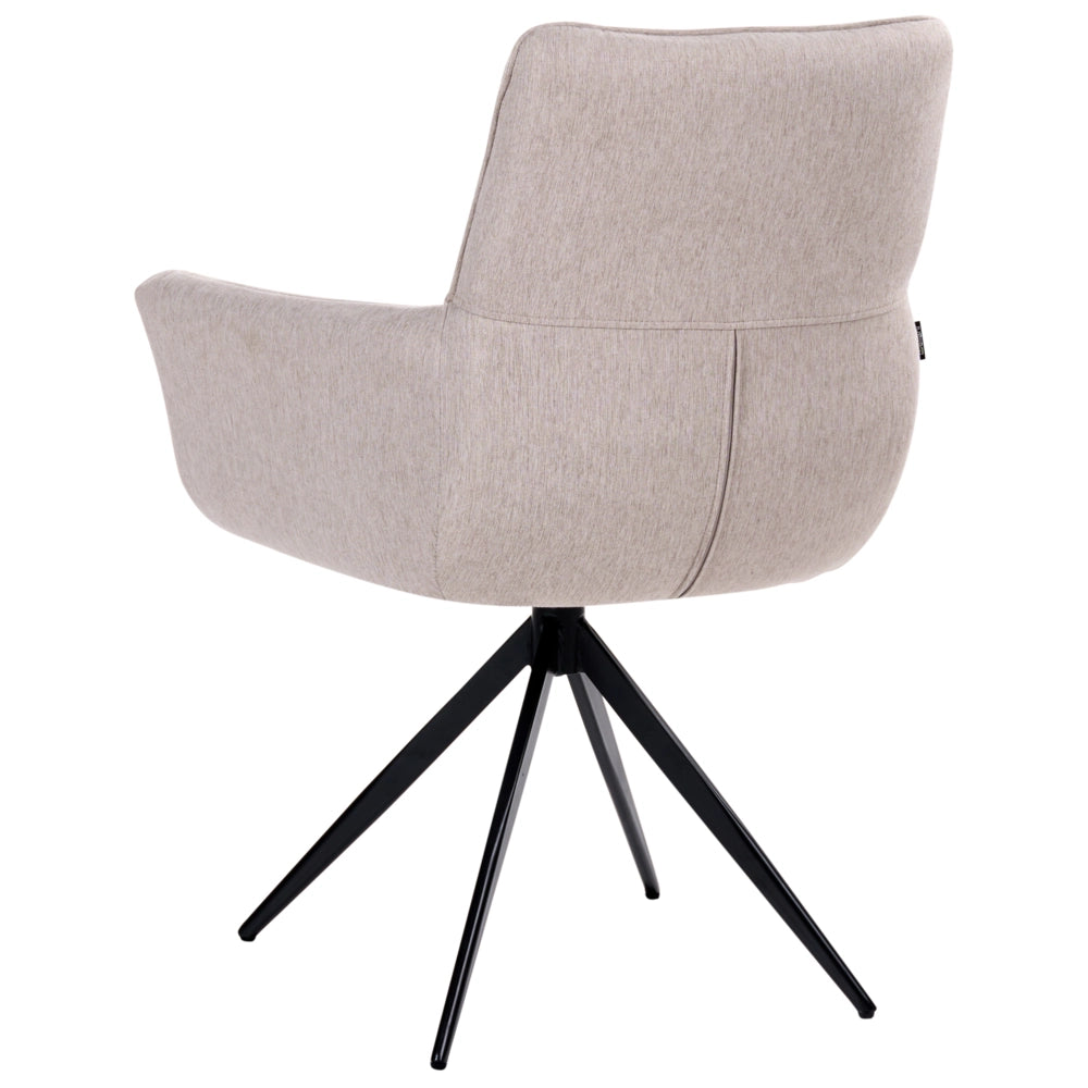Sedia da pranzo beige con rivestimento in poliestere, gambe in ferro nero, braccioli e base girevole stile moderno per la sala da pranzo.